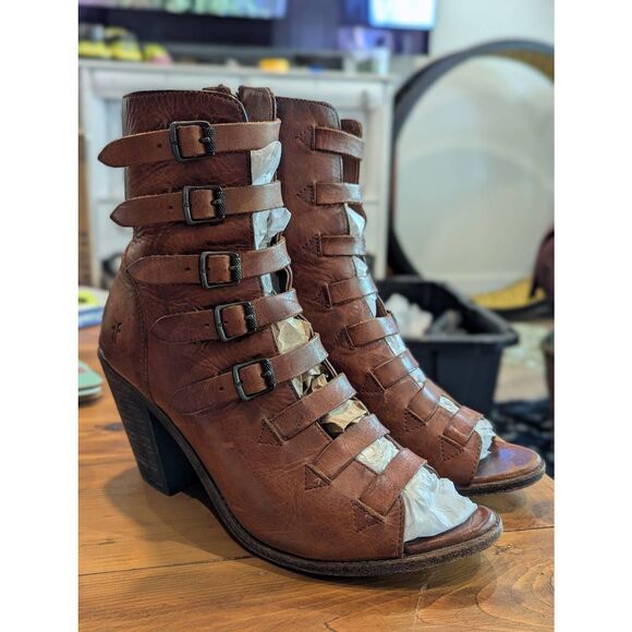 Frye Izzy Gladiator Leather Sandals Women’s 9.5 Brown Strappy Heel Boho - Picture 1 of 10